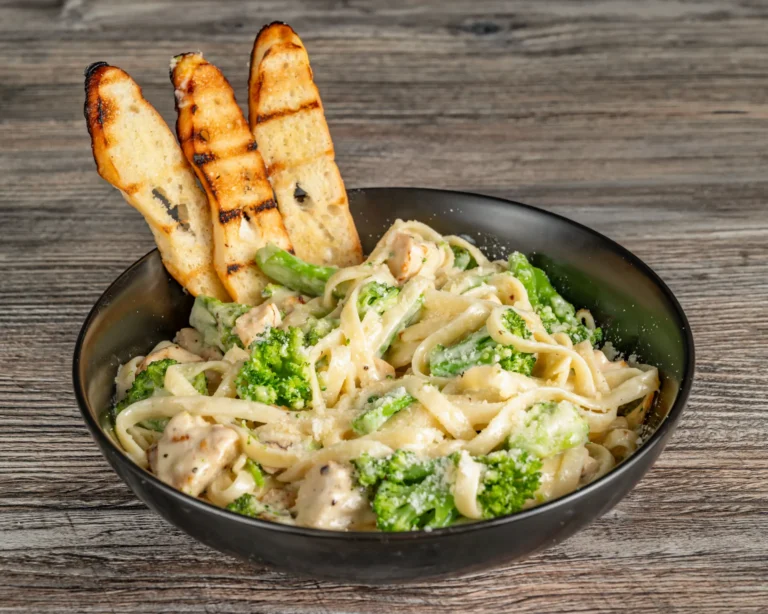 CHICKEN FETTUCCINE ALFREDO