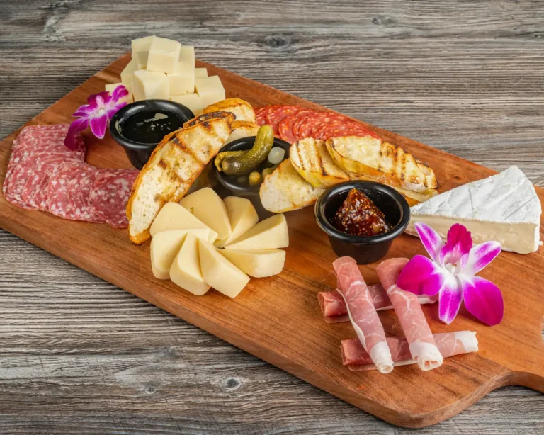 GOURMET CHARCUTERIE & CHEESE PLATTER